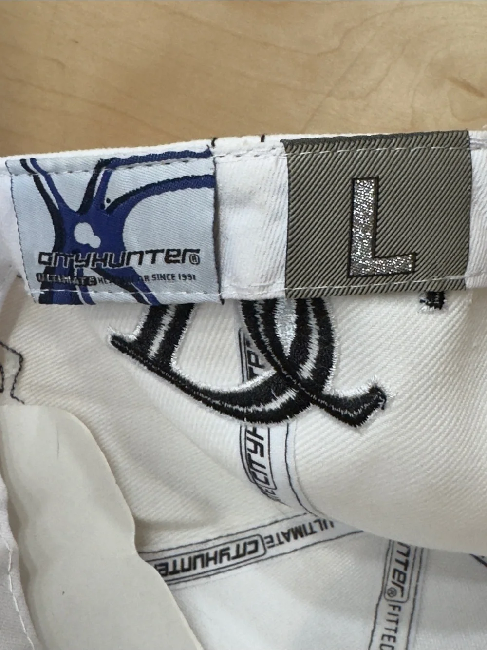 City hunters ' Snapback Hat with Embroidered DC Logo